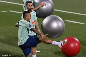 爱游戏下载- 里尔回应争议备战德国杯波士顿凯尔特人完成体检备战意大利杯，今夜密尔沃基雄鹿备战NBA季后赛瞬间刷屏